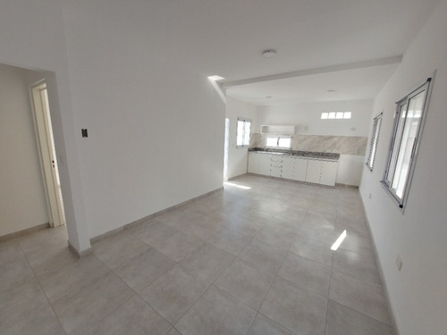 Departamento Tipo Casa En Alquiler En Lanus Oeste