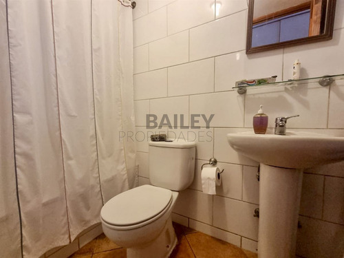 Casa En Venta De 5 Dorm. En Concón