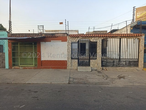 Casa En Venta A Remodelar Con Terreno Y Local Comercial Urb Santa Ana Maracay Negociable Kg:24-17601