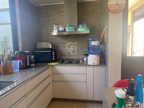 Cálida Casa Con Vista Panorámica En Condominio Seguro