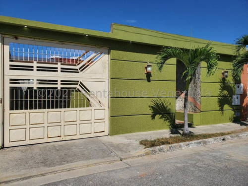 Casa En Venta En Urb. El Bosque, Cagua. 24-13350. Lln