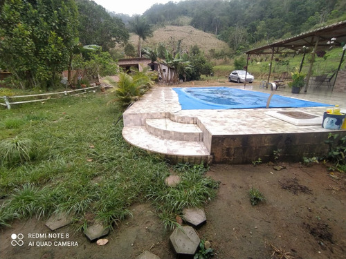 Chácara Com Duas Casas E Piscina