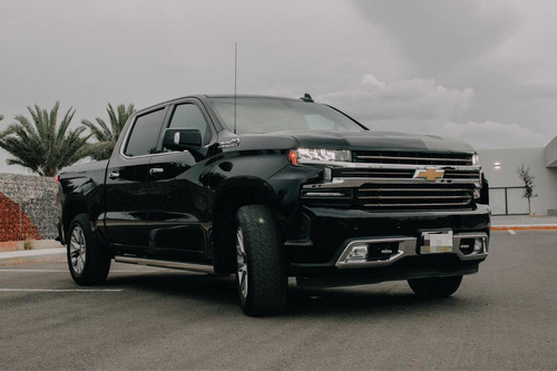 Imagen 3 de 15 de Chevrolet Cheyenne 6.2 2500 Doble Cab High Country 4x4 At