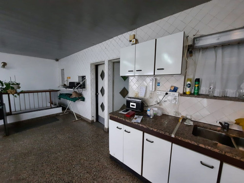 Ph Tipo Casa De 422 M². 4 Ambientes. Sobre Avenid.