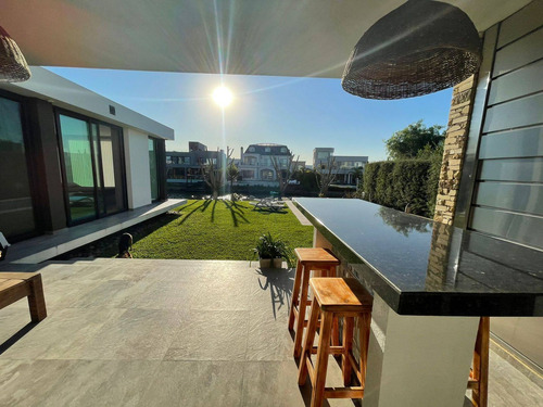 Imagen 17 de 30 de Venta Casa Al Canal Fondo Al Norte Nuevo Quilmes