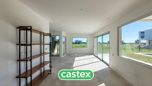 Casa A La Venta Con Pileta Y Sauna En Riberas, Puertos, Escobar