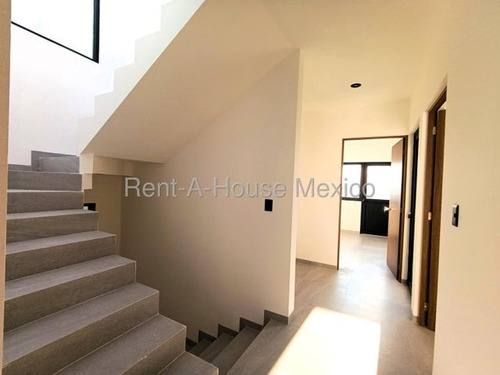 ¡tu Hogar Ideal Te Espera En Juriquilla! Esta Casa Nueva En Renta 3 Recamaras, 3 Cajones De Estacionamiento Qh253297