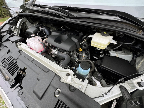 Toyota Hiace 2.8 Tdi Furgón 6at L2h2 3a 5p