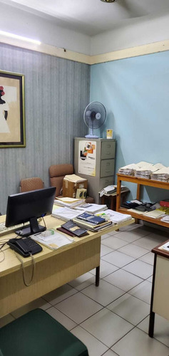 Vendo Amplio Local Comercial En Zona Universitaria.