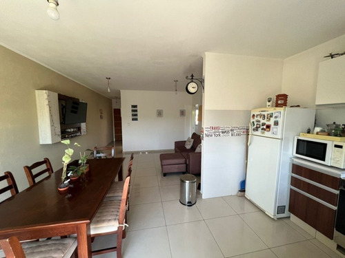 Imagen 3 de 18 de Hermosa Casa 4 Ambientes En Barrio Los Robles