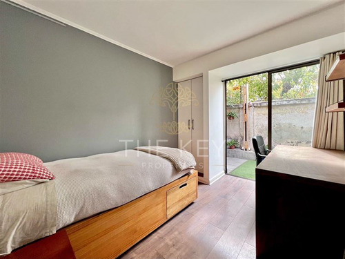 Casa En Venta De 5 Dormitorios Y Piscina - Ñuñoa