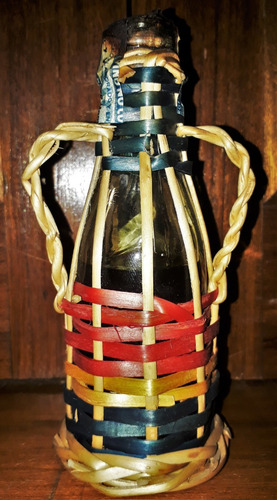 Botellita Miniatura Mimbre Asas Vino Mistela Manto Sagrado (Usado)