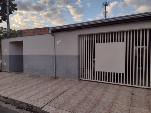 Casa 3 Quartos Sendo 01 Suite Com Área De Churrasqueira + Banheiro Externo E Quarto