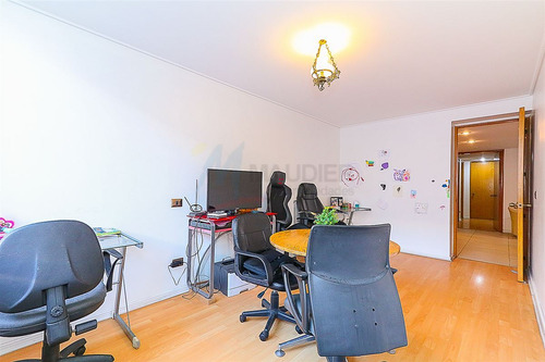Departamento En Venta De 5 Dorm. En Providencia