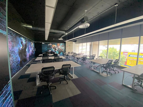 Oficina Plug And Play De 3,439 M² En Renta: Espacio Amplio Y Listo Para Ocuparlo
