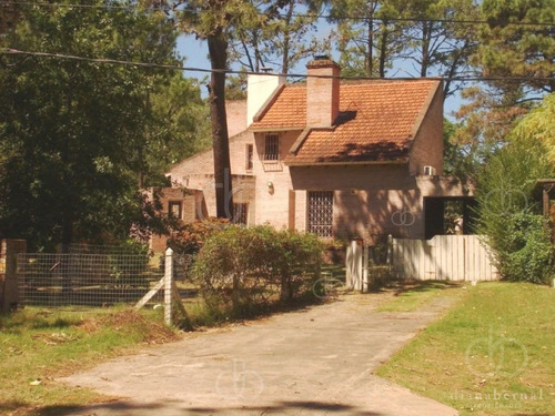 Imagen 2 de 10 de Punta Del Este ,chalet En Pinares De 5 Dormitorios.