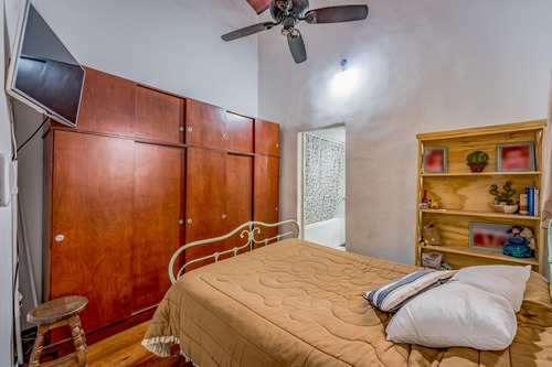Venta/permuta - Casa Planta Alta, 4 Dormitorios - Centro, Rosario.
