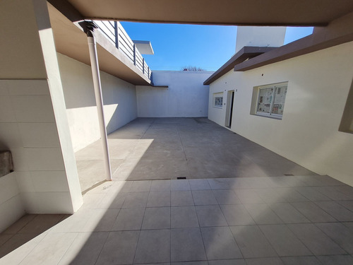 Imagen 29 de 30 de Casa Centrica En Venta En Avellaneda