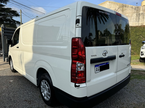 Toyota Hiace 2.8 Tdi Furgón 6at L1h1 3a 4p