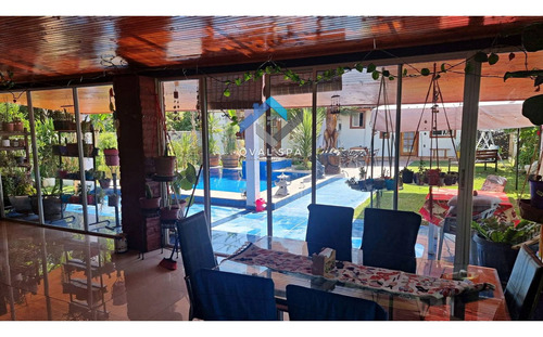 Qval Spa Vende Hermosa Casa Con Piscina Y 3 Cabañas En Requi