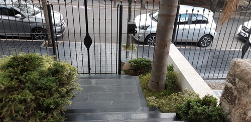 Casa En Venta De 4 Dormitorios En Barrio San Salvador. Excelente Construcción.