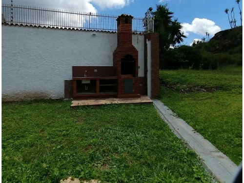 Imagen 9 de 9 de Casa Estilo Colonial Dividida En Cuatro Niveles, Habitación Principal Con Baño Y Vestier