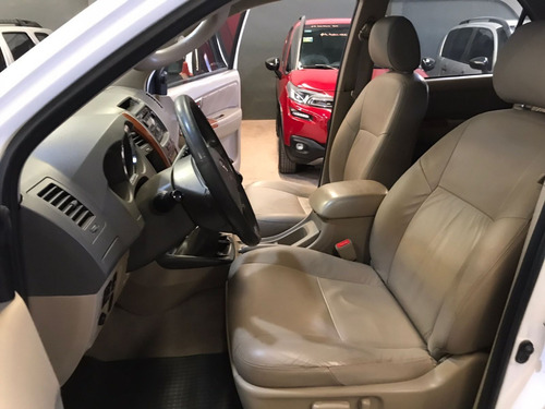 Imagen 4 de 8 de Toyota Hilux Sw4 Srv Cuero 7a 3.0 2011