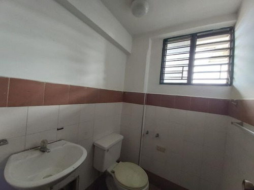 Imagen 15 de 30 de Local Comercial En Venta En Centro Barquisimeto Lara ++22-11158 */ M.c T. N° +0-4-2-4- 5.5.6. 5.7. 5.9 *--**