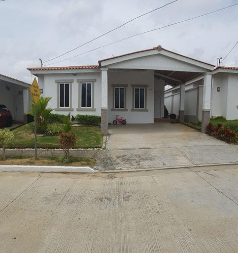 Venta De Casa En Ph Versalles Oeste, La Chorrera 19-2101