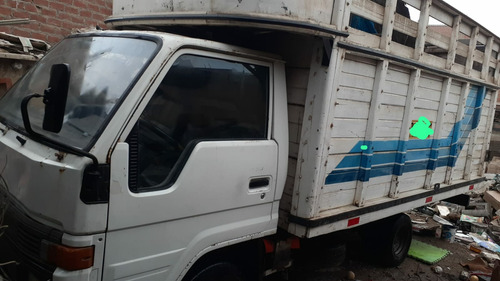 Camioneta Con Carroceria Adactada De Madera O Rebatible