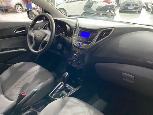 Imagem 11 de 20 de Hyundai Hb20s 1.6 Comfort Plus 16v 2015