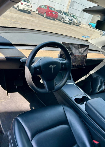 Tesla Model Y 2 Filas Y Una Tercera Adicional Abatible.