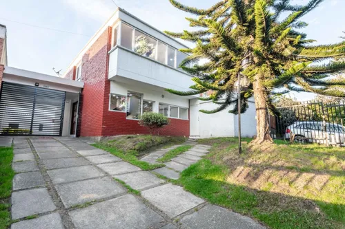 Casa En Venta En Niza Antigua. Cod V8182