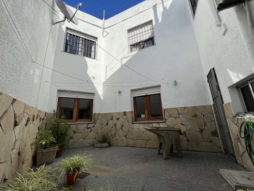 Venta De Casa De 3 Dormitorios Y Garaje En Brazo Oriental