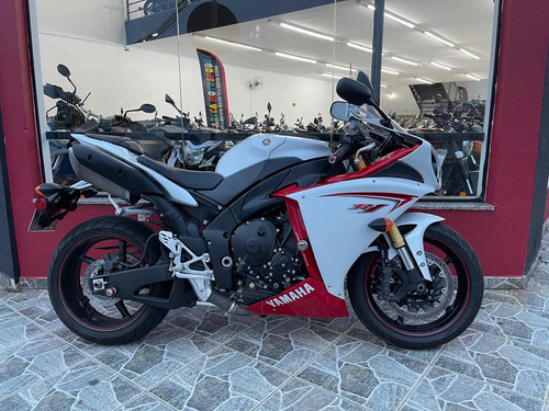Yamaha R 1