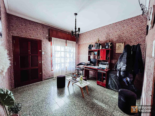 Casa En Venta - 2 Dormitorios 1 Baño - Cocheras - 420mts2 - Berisso