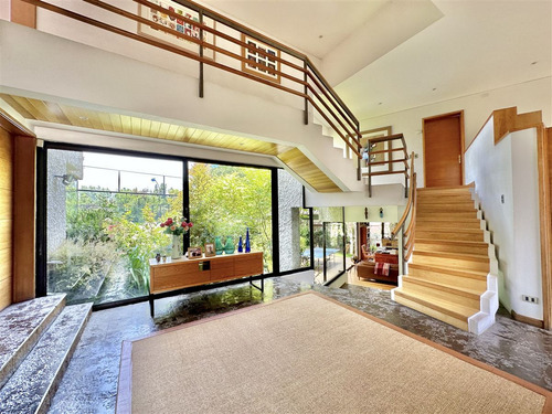 Casa En Venta De 4 Dorm. En Lo Barnechea