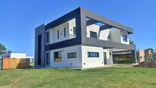 Venta Casa San Sebastian A Estrenar En El Golf En Area 2