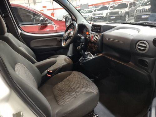 Imagem 13 de 15 de Fiat Doblo 1.8 Essence 7l Flex 20/2021