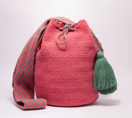 Mochila Wayuu Unicolor Guayaba - Grande  Con Pompones