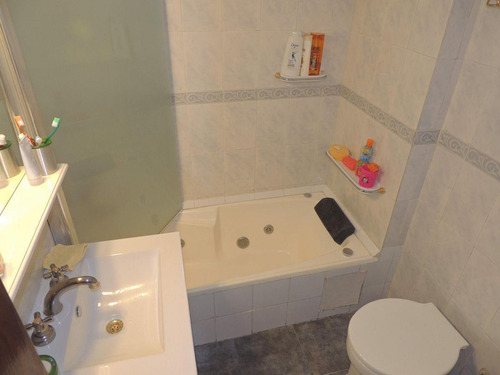 Departamento En Venta - 2 Dormitorios 1 Baño - Cochera - 72mts2 - Saavedra