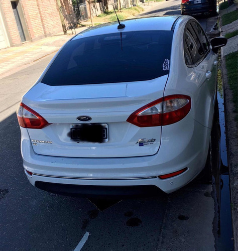 Ford Fiesta Kinetic Design 1.6 Sedan Titanium 120cv 2014