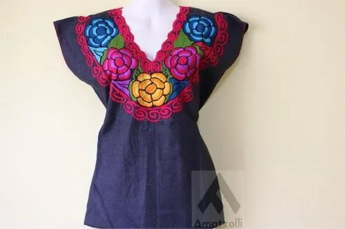 Blusa Artesanal Con Flores Bordadas En Mezclilla Cuotas sin inter s
