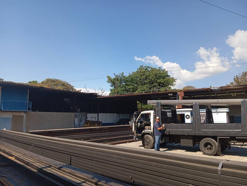 Terreno Con Galpón Ubicado En Av Principal Universidad Nagua