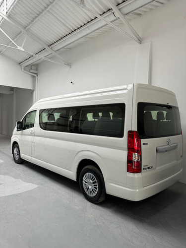 Toyota Hiace 2.8 Tdi Commuter 6at 14a