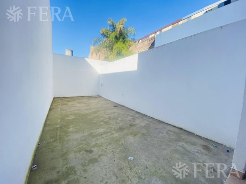 Imagen 6 de 7 de Venta De Departamento 1 Ambiente Divisible Con Patio En Sarandi (30019)