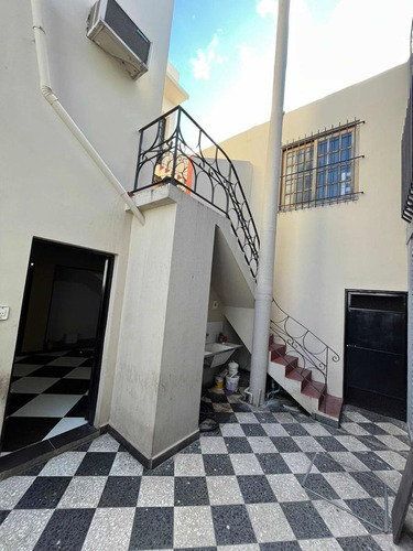 Imagen 2 de 29 de Casa En Venta - 6 Dormitorios 5 Baños - 300mts2 - Tablada