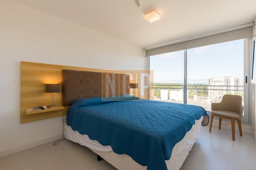 Departamento En Punta Del Este, Torre Cuenta Con Todos Los Servicios. Oportunidad Unica!!!!!!-ref:11941