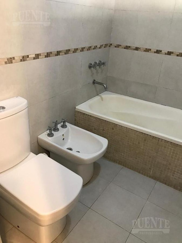 Imagen 25 de 30 de Casa - Banfield Oeste