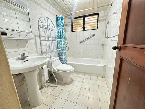 ¡segundo Piso! Venta De Apartamento En Bella Vista Sur